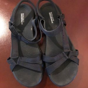 Skechers Goga Max sandals